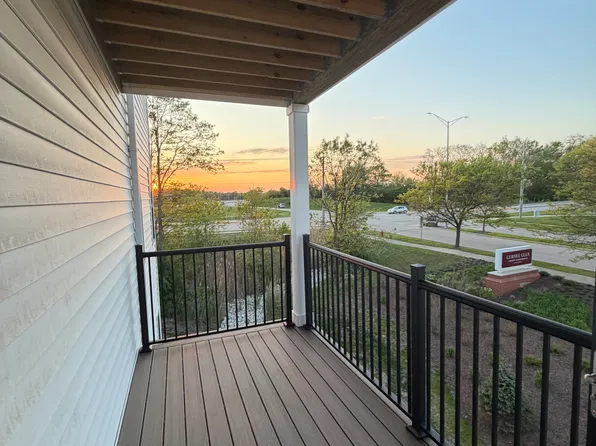 9 Woodlake Blvd #313, Gurnee, IL 60031