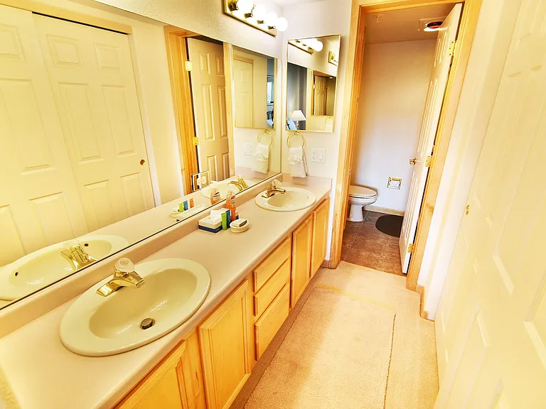 980 Lakepoint Dr #208 — Photo 14