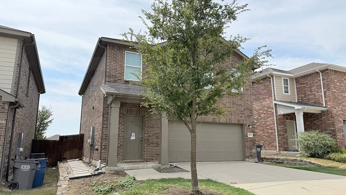 3 bed, 2.5 bath, 1920 sqft, $1,850 — Photo 3