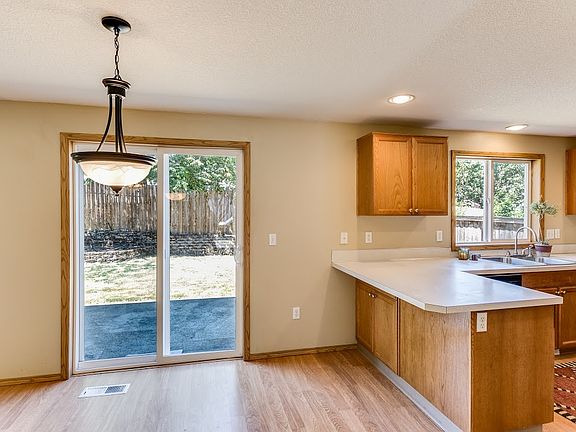5th image of 3812 NE 84th St
