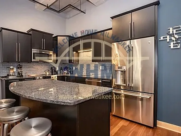 239 E Chicago St #307 — Photo 3