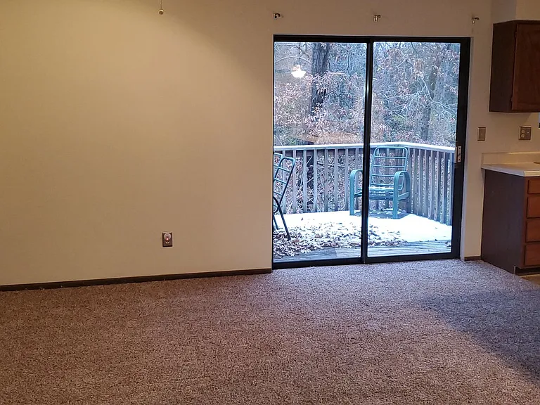 8303 W Southeast Ct — Photo 3