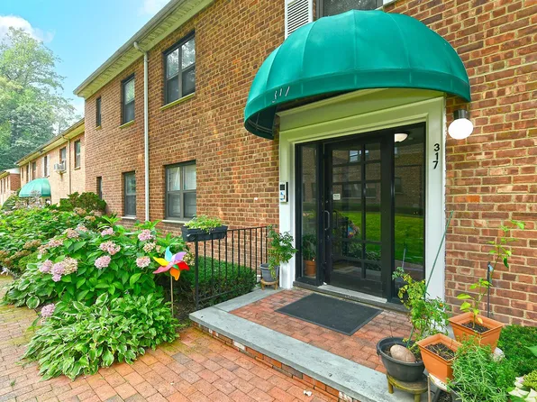 317 Main Street #A, Roslyn Heights, NY 11576