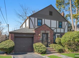 732 Catalpa Ave, Teaneck, NJ 07666