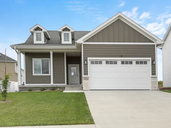 2905 Indigo Ln, Pella, IA 50219