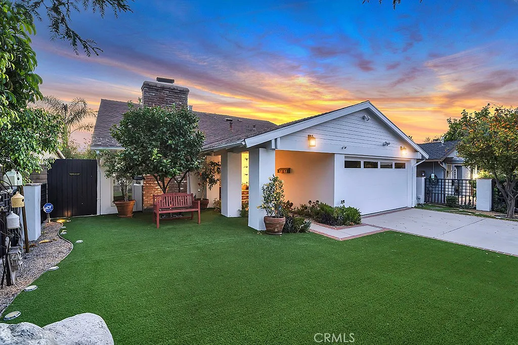 4 bed, 2136 sqft, $5,950 — Photo 2