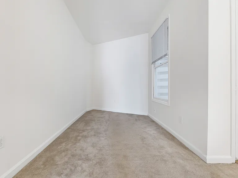 650 D St SE #1 — Photo 5