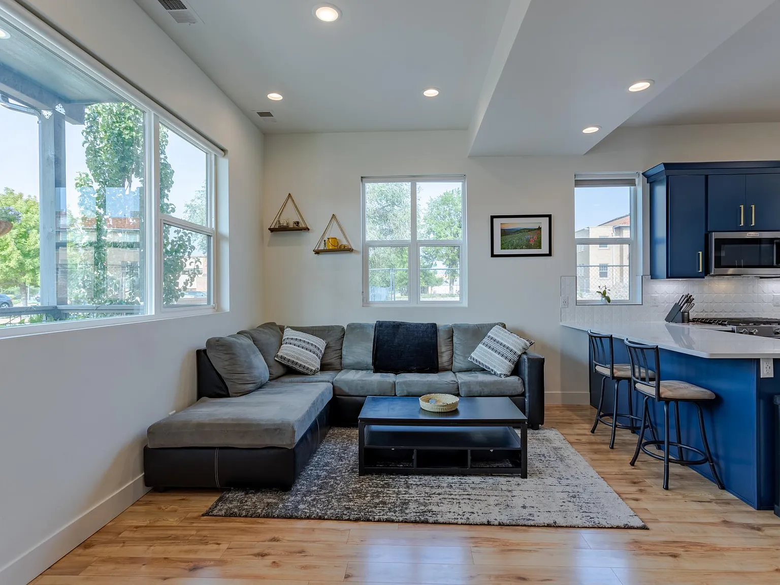 792 White Ave — Photo 4