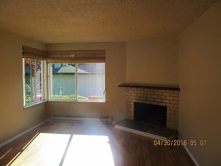 520 S 323rd Pl — Photo 2