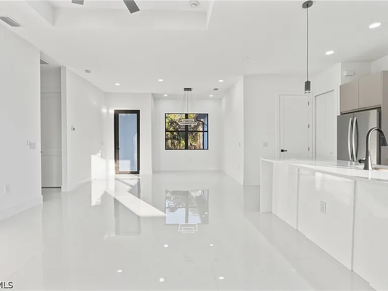 566 Eisenhower Blvd — Photo 10