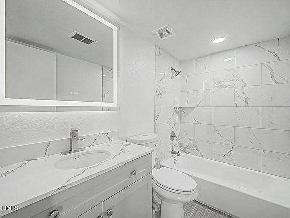 5th image of 4608 W MARYLAND Avenue #201