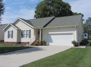 216 N 4th Ave, Mayodan, NC 27027