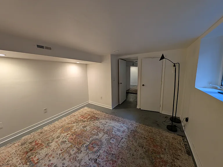551 SE 15th Ave #BASEMENT — Photo 10