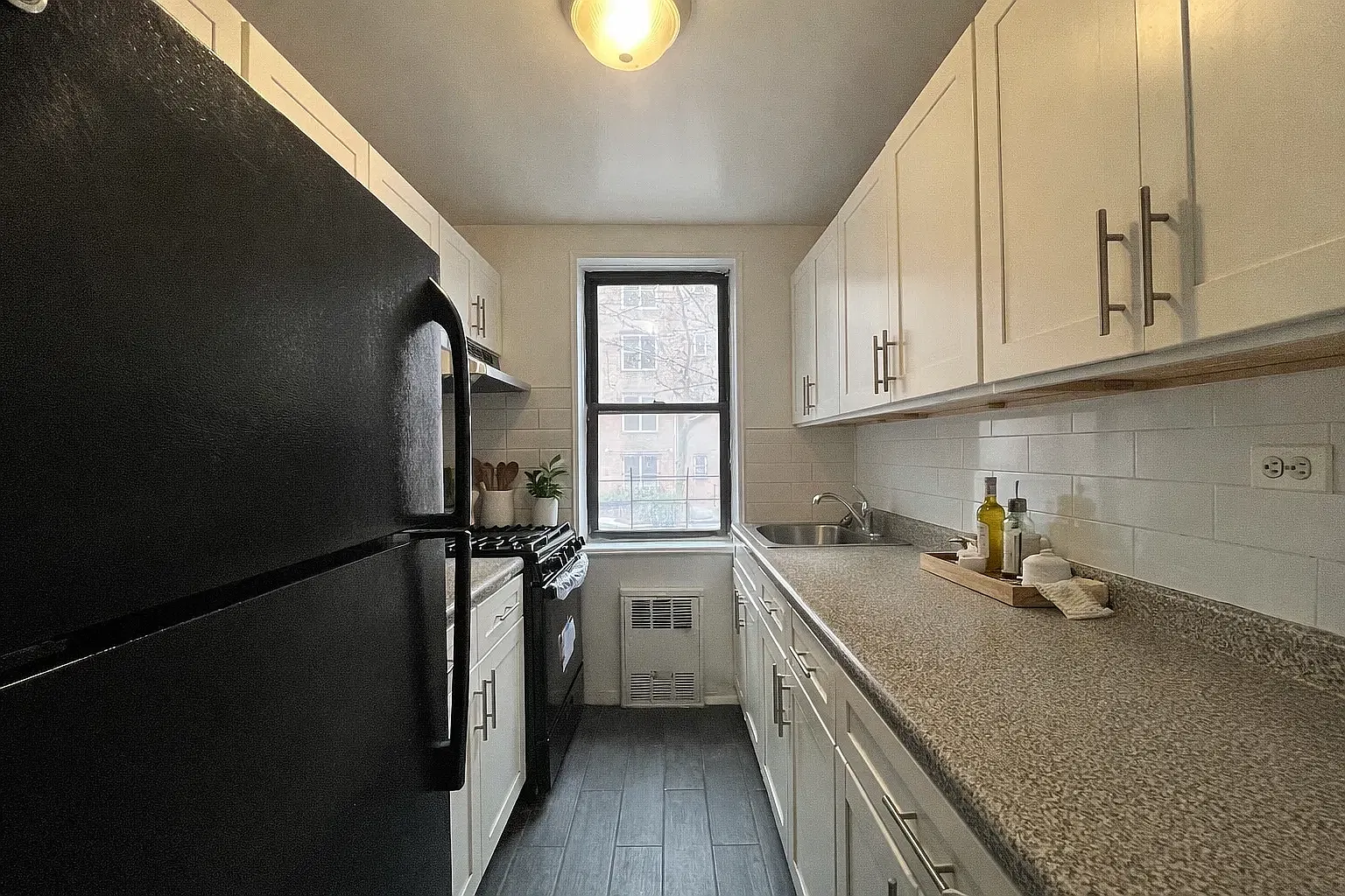 6645 Broadway — Photo 2