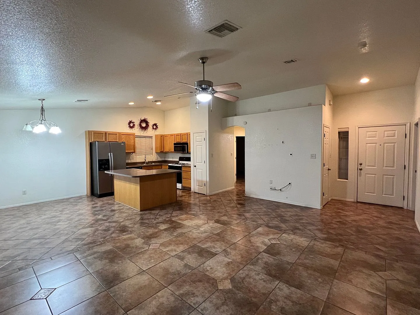 4 Bedroom 3 Bath Home! — Photo 4