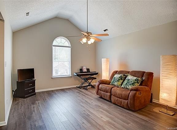 4th image of 2524 Pine Bark Ct