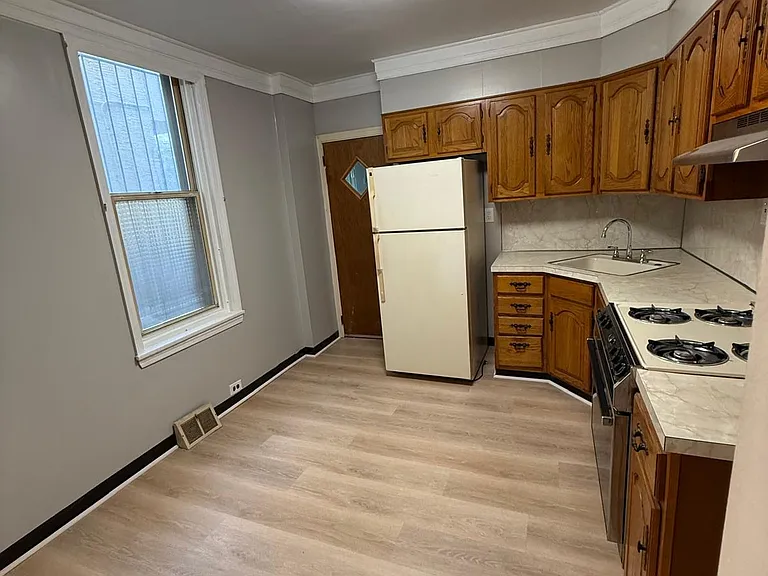 3319 N Sydenham St — Photo 12