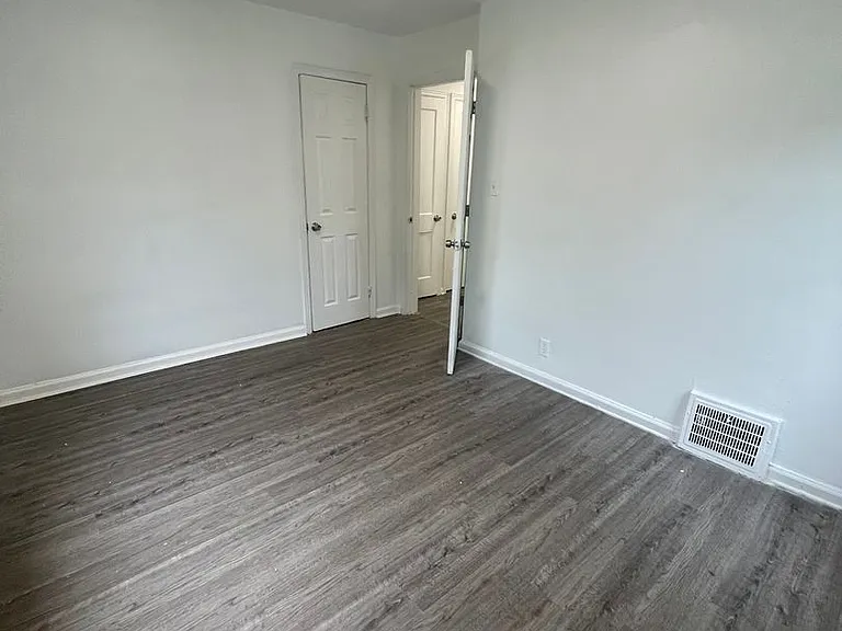 18601 Pembroke Ave — Photo 5