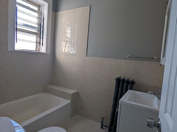 5th image of 223 Mount Prospect Ave APT 20