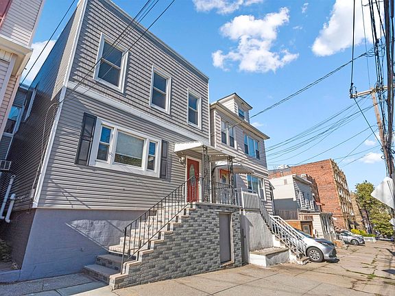 5th image of 115 Carlton Ave