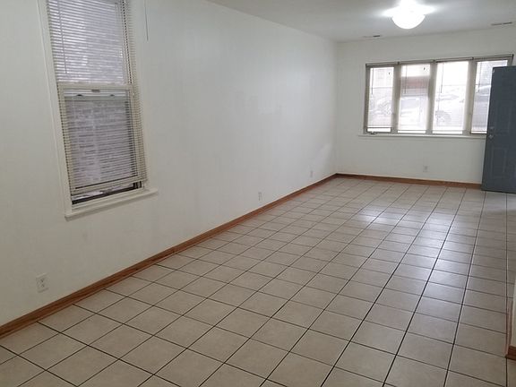 4th image of 3421 S Emerald Ave