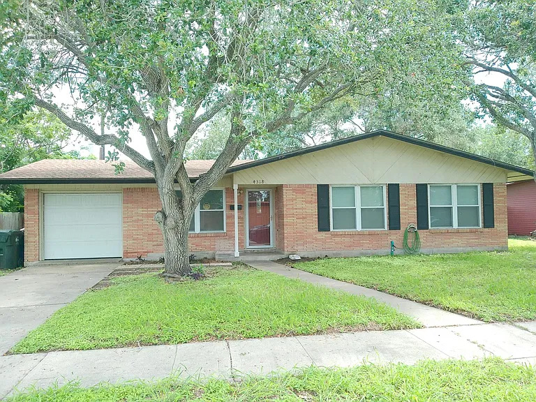 4318 Belfast Dr — Photo 1