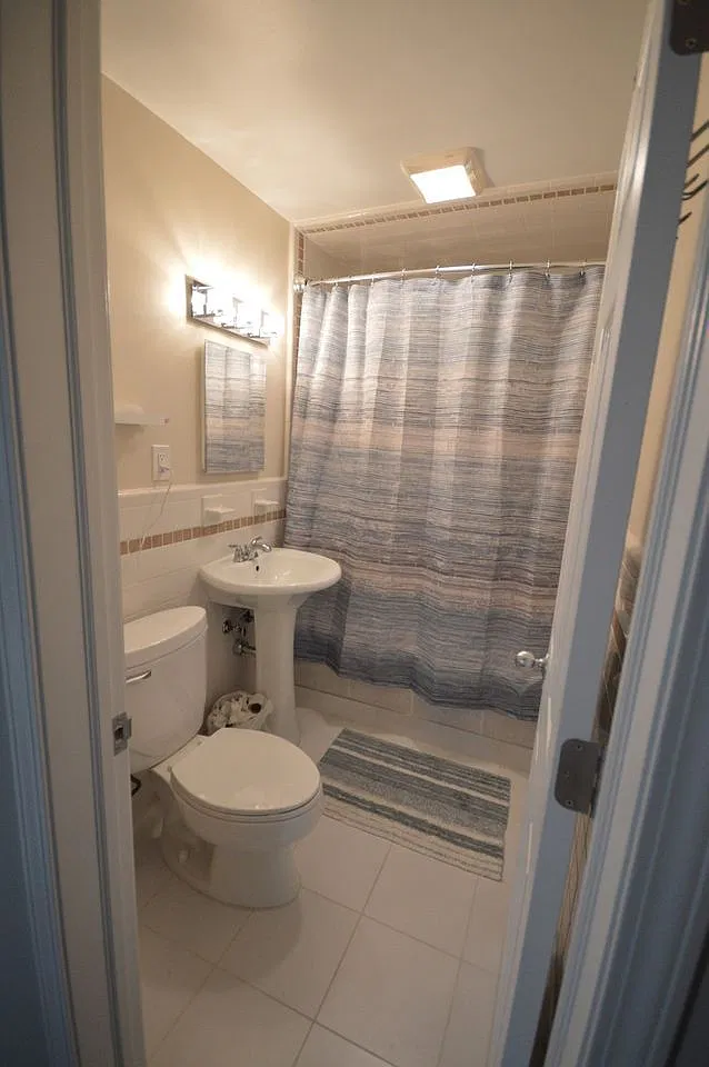 3 bed, 2.0 bath, 2100 sqft, $640 — Photo 4