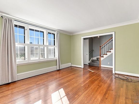 4th image of 8 Mayfair Ln