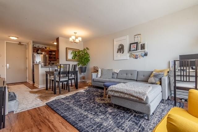 1st image of 4343 N Clarendon Ave APT 1409