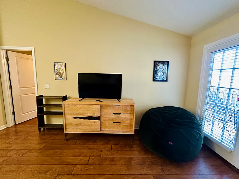 161 Haley Dr — Photo 2