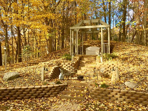 4th image of 604 Shady Creek Dr