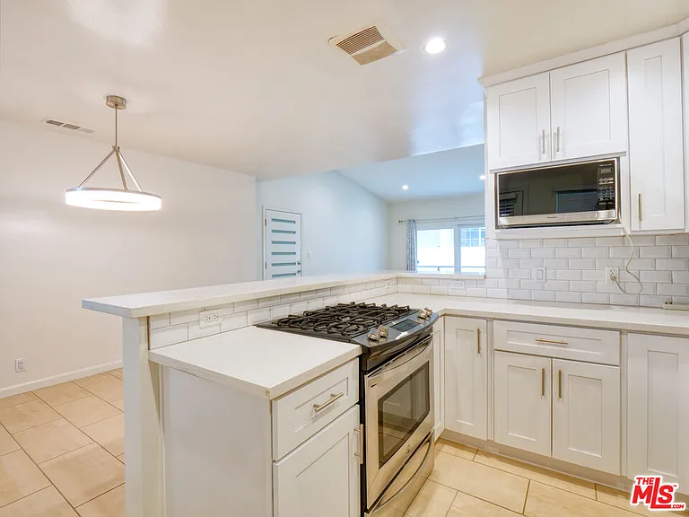 337 N Oakhurst Dr #6 — Photo 7