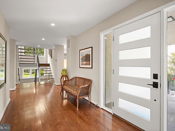 3rd image of 2809 Battery Pl NW