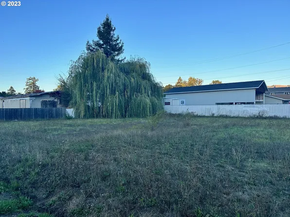 1962 Austin Rd, Roseburg, OR 97471
