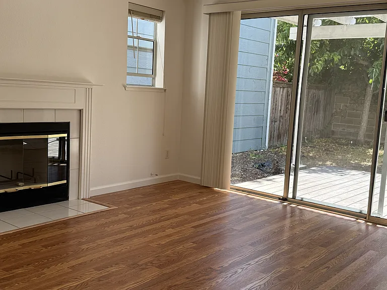 1317 Yarmouth Ter — Photo 13