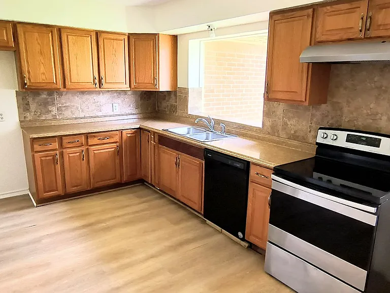 1015 Westway St — Photo 1