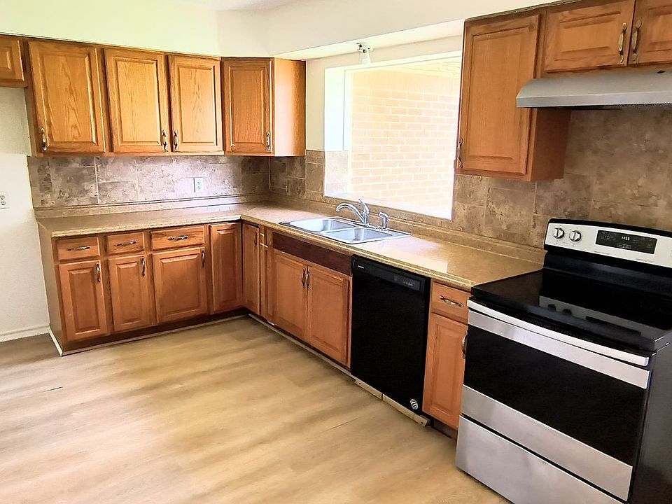 1st image of 1015 Westway St