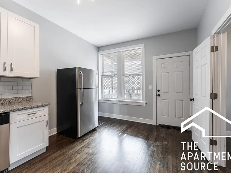 1922 N Wilmot Ave #1 — Photo 1
