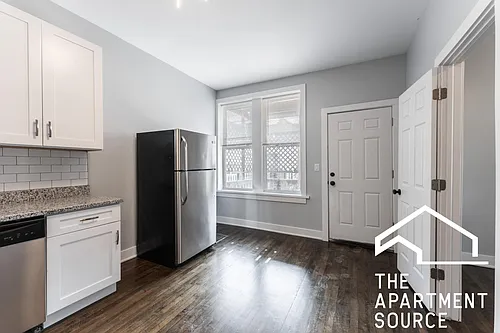 1922 N Wilmot Ave #1 Photo 1