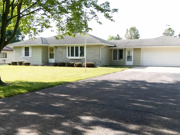 58413 220th St, Austin, MN 55912
