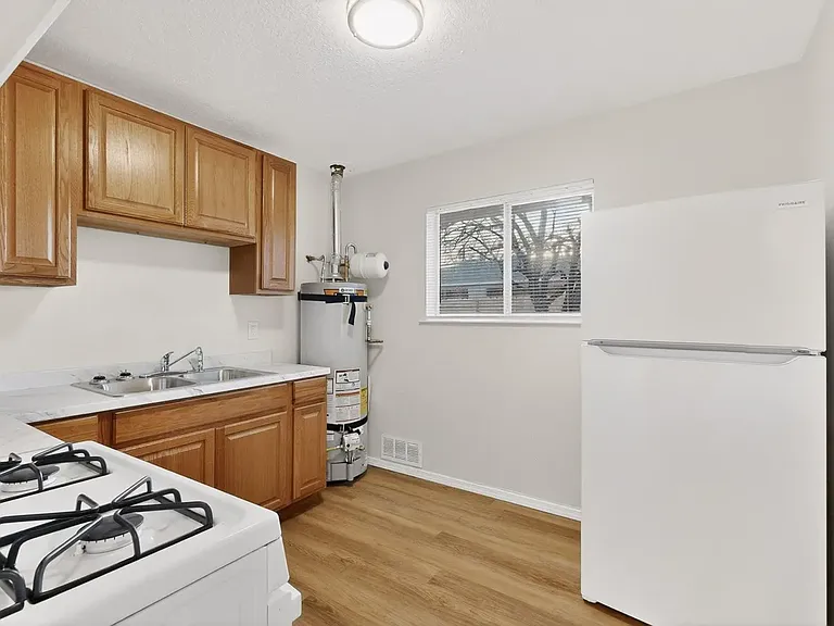 8320 Trumbull Ave SE — Photo 16