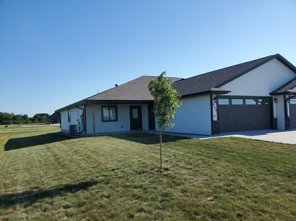 409 W Redwood St #2, Parkston, SD 57366