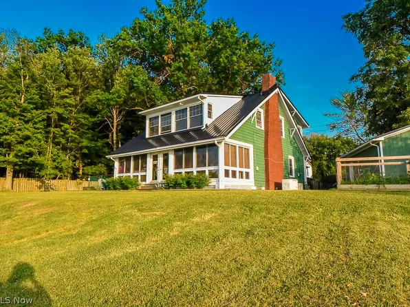 9270 Headlands Rd, Mentor, OH 44060