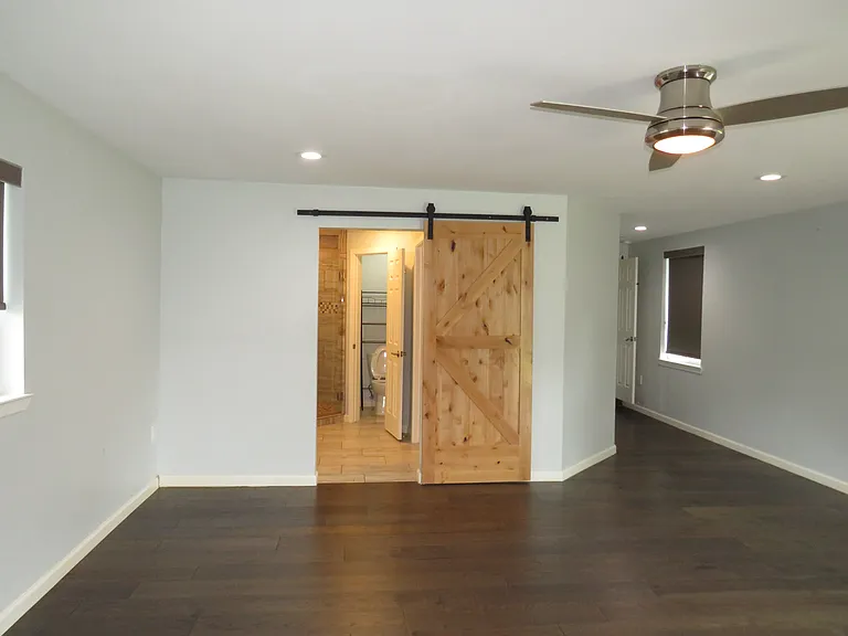 1026 Thomas St — Photo 20