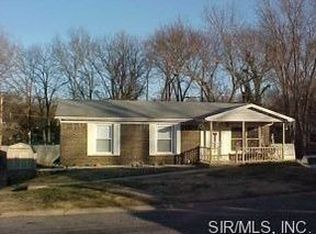 5807 Dogwood Ln, Godfrey, IL