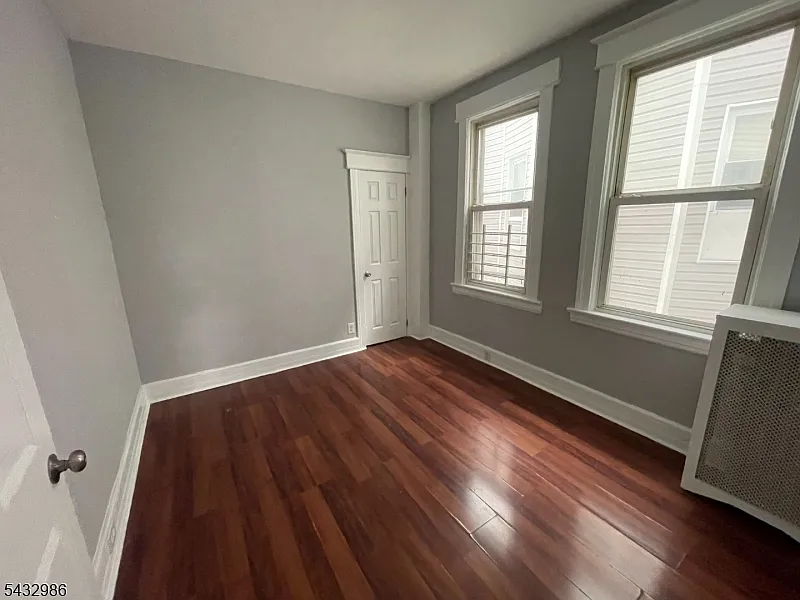 3 bed, 1.0 bath, $2,300 — Photo 4