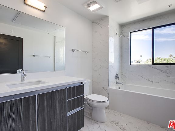 3rd image of 545 N Kenmore Ave #3