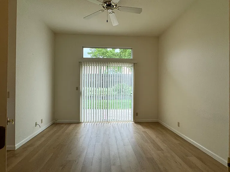 1422 Lorimer Way — Photo 7