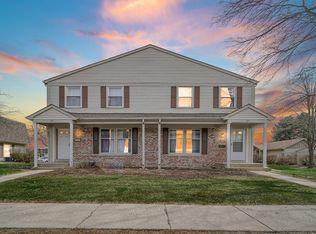 611 Kendall Ct, Schaumburg, IL 60194