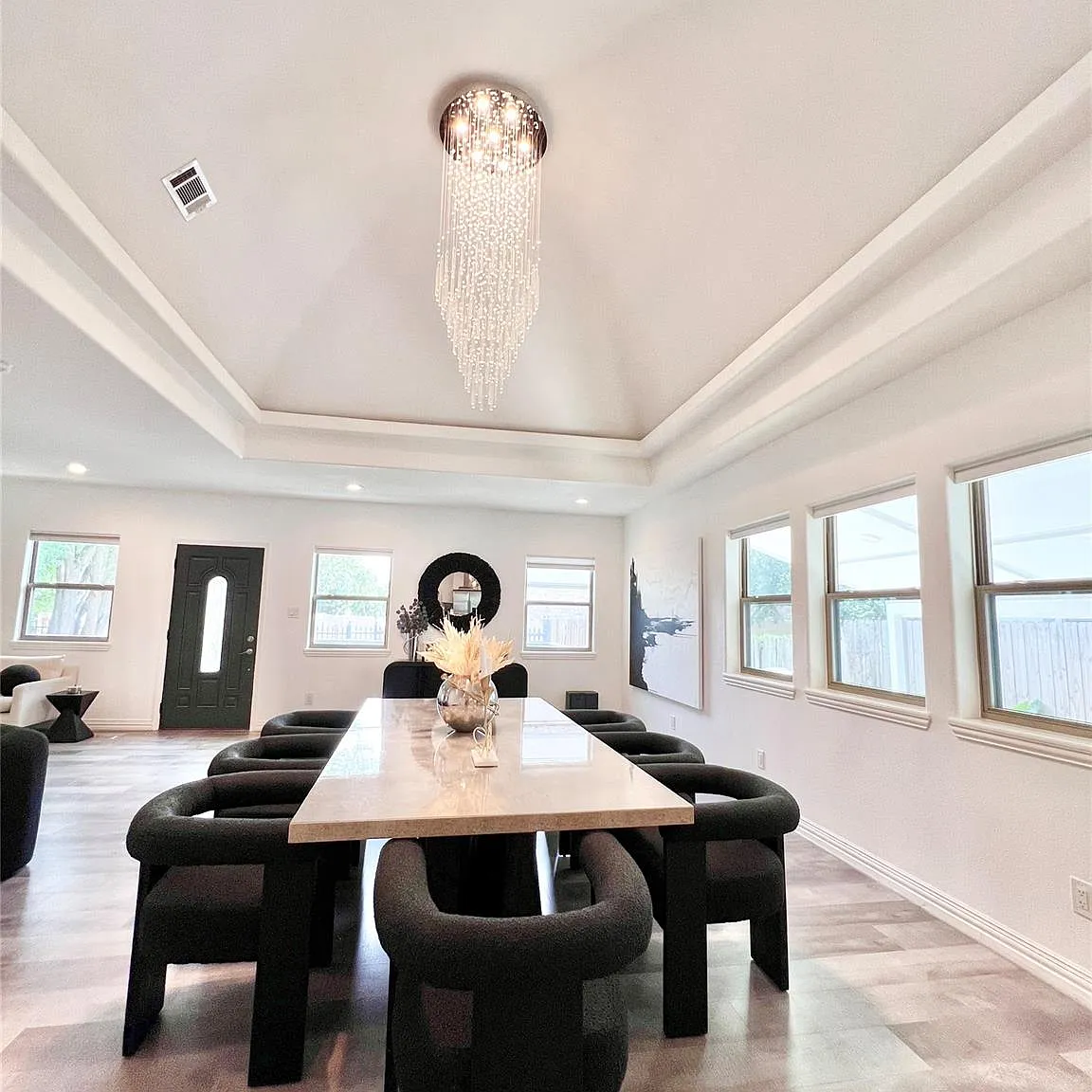 3 bed, 2300 sqft, $4,200 — Photo 1